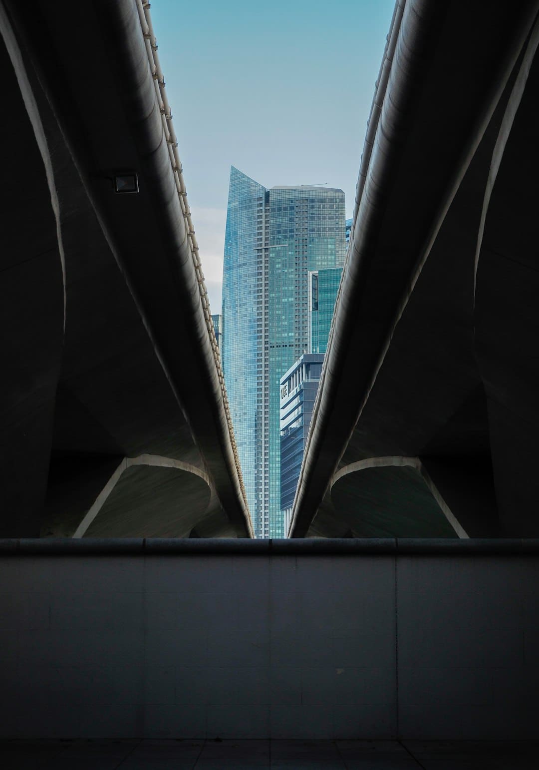 深市公司半年报全景扫描：营收超10万亿元 战新产业公司增势强劲